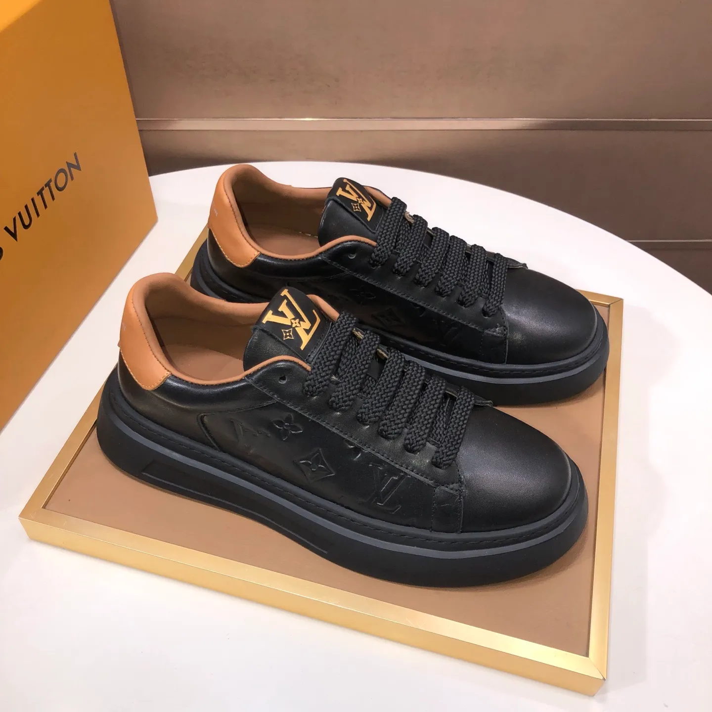 Men's shoes 💰480💰[LOUIS VUITTON] Original order price (water-dyed cowhide lining) new model 🍀LV Louis Vuitton * - top version of LV classic trendy shoes! Made of imported original cowhide, water-dyed cowhide lining, and original wear-resistant rubber outsole! High quality products! Code number 38-45 (45 is custom-made and cannot be returned or exchanged)
